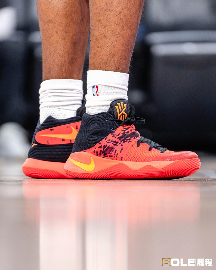 leyu部门-西部垫底球队比赛现场，球员球鞋成焦点|田曦薇|任豪|照相馆|乘风|看点_新浪体育_新浪新闻